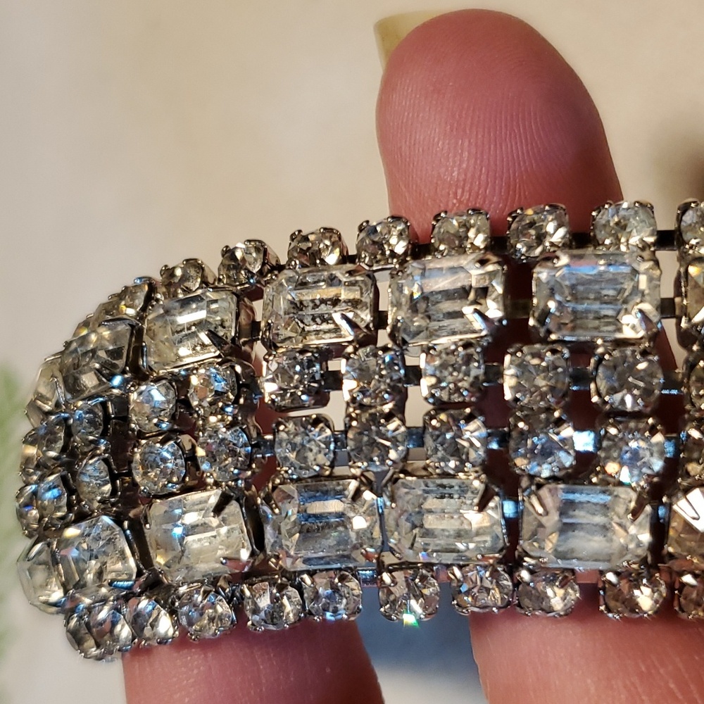 💥SOLD💥Weiss Rhinstone Bracelet - Picture 4 of 10
